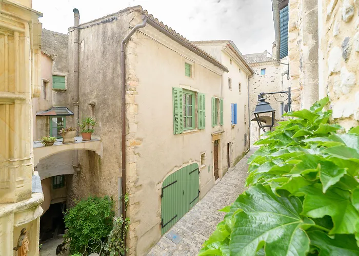 La Tour Des Remparts